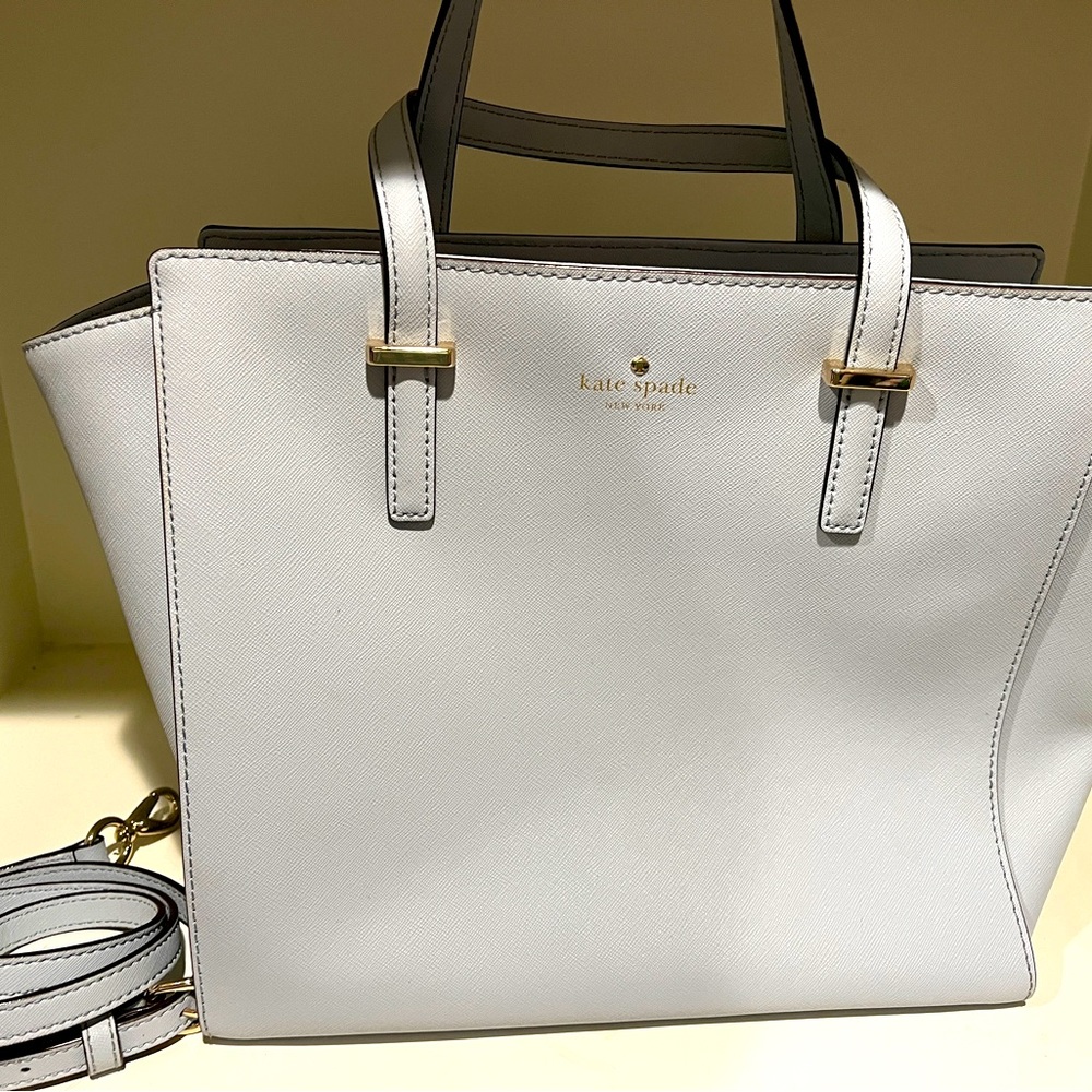 Kate Spade tote in almost new condition. Interior very clean.